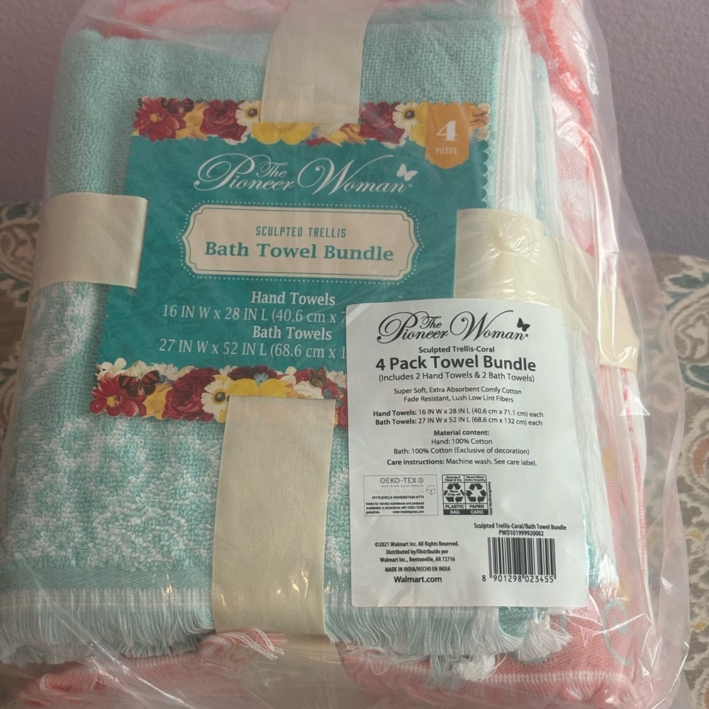 New 4 pc Pioneer Woman Sculpted Trellis Bath Towel Bundle - Aqua and Coral